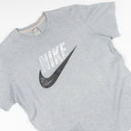 T-shirt Nike con stampa - L